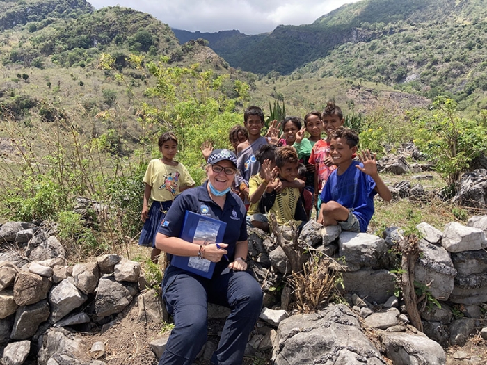 Detective Sergeant Suzanne Preston with some Timorese children