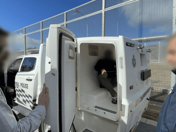 arrest immigration detainee 