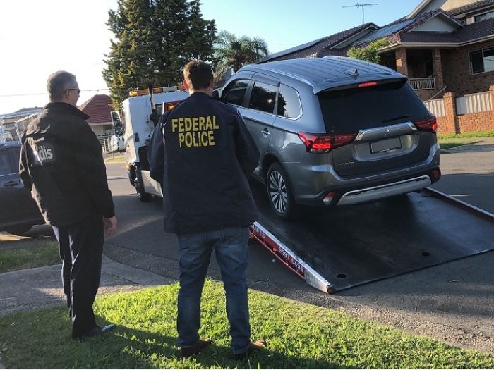 Police_seize_vehicle