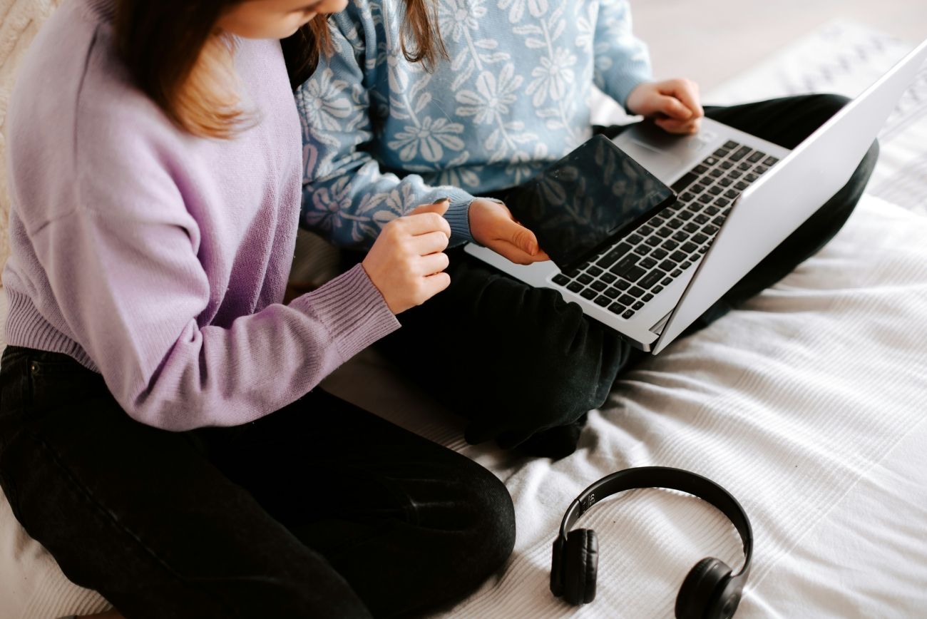 Adult helping child with devices